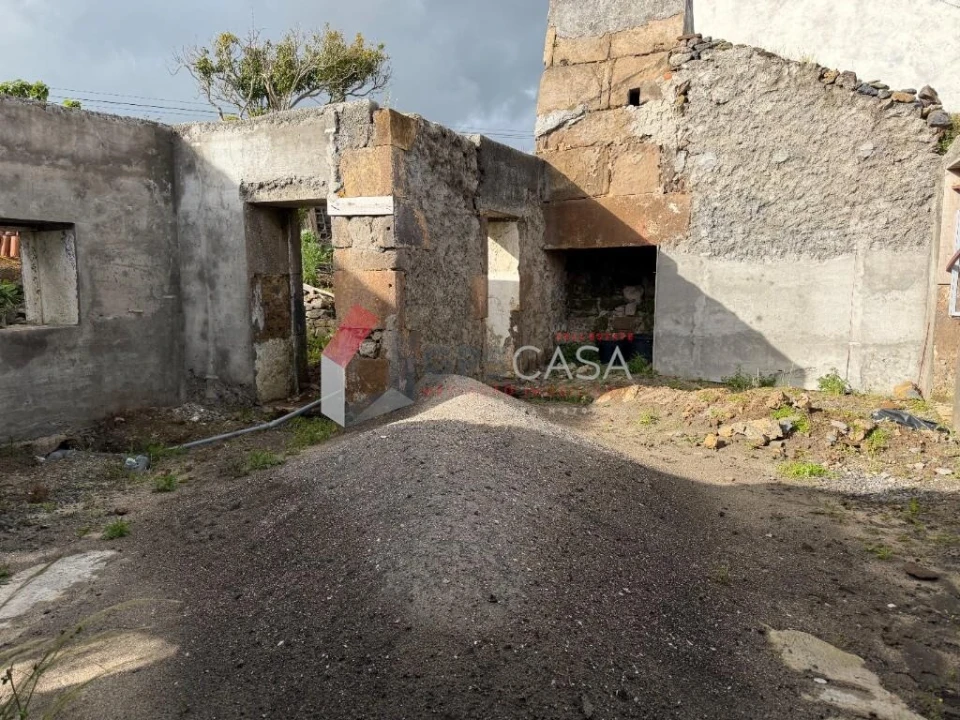 Moradia T2 para Venda em Ribeirinha Foto 5