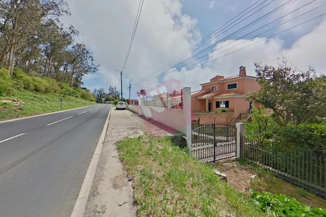 Moradia T4 para Venda em Colares Foto 1