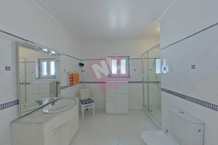 Moradia T4 para Venda em Colares Foto 31