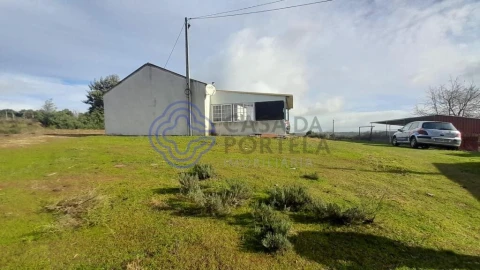 Moradia T2 para Venda em Fundão, Valverde, Donas, A. Joanes, A. Nova Cabo