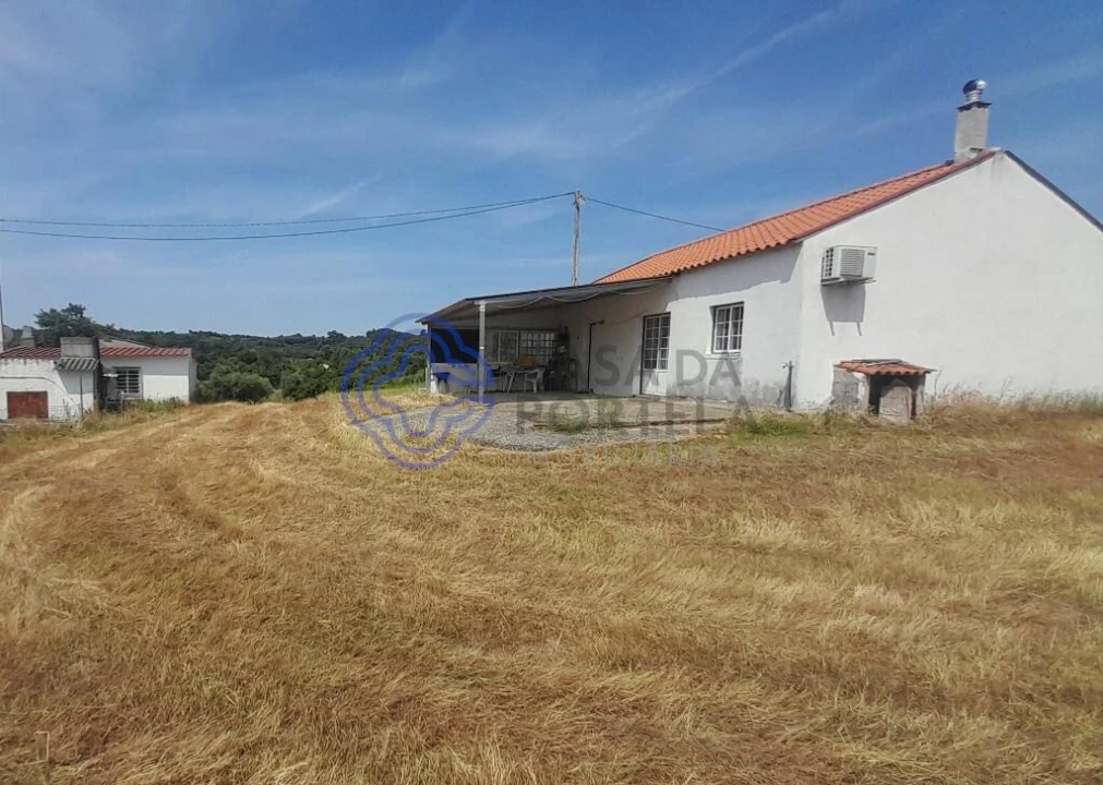 Moradia T2 para Venda em Fundão, Valverde, Donas, A. Joanes, A. Nova Cabo Foto 1
