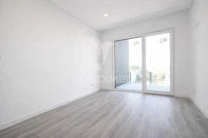 Apartamento T1 para Venda em Charneca de Caparica e Sobreda