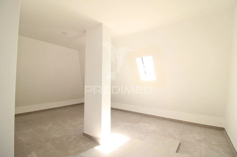 Apartamento T1 para Venda em Charneca de Caparica e Sobreda Foto 18