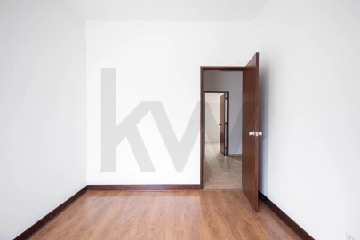 Apartamento T3 para Arrendamento em Alhandra, São João dos Montes e Calhandriz