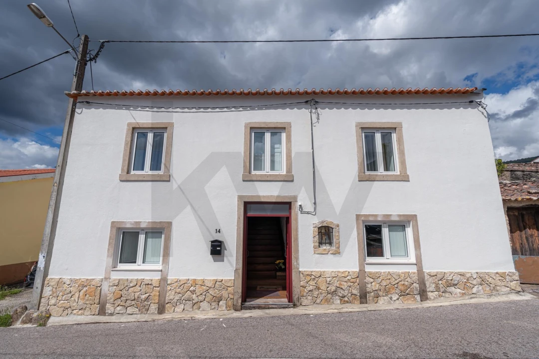 Moradia T4 para Venda em Serpins Foto 1