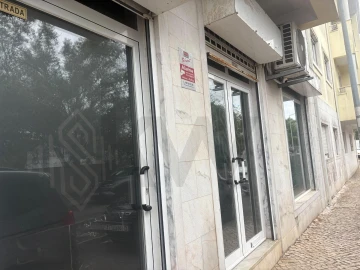 Loja para Venda em São João das Lampas e Terrugem
