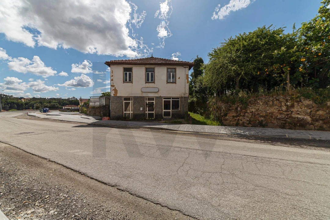 Moradia T4 para Venda em O. Azeméis, Riba-Ul, Ul, Macinhata Seixa, Madail Foto 5