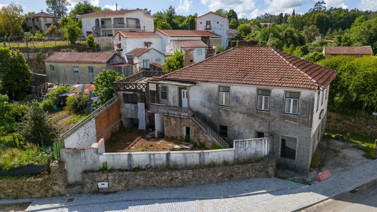 Moradia T4 para Venda em O. Azeméis, Riba-Ul, Ul, Macinhata Seixa, Madail Foto 3