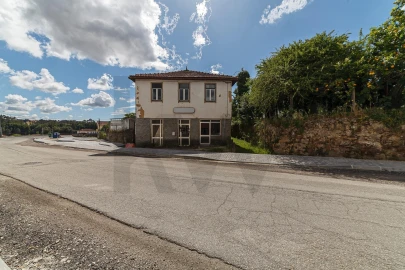 Moradia T4 para Venda em O. Azeméis, Riba-Ul, Ul, Macinhata Seixa, Madail