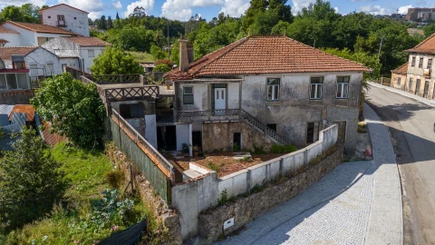 Moradia T4 para Venda em O. Azeméis, Riba-Ul, Ul, Macinhata Seixa, Madail