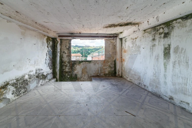 Moradia T4 para Venda em O. Azeméis, Riba-Ul, Ul, Macinhata Seixa, Madail Foto 25