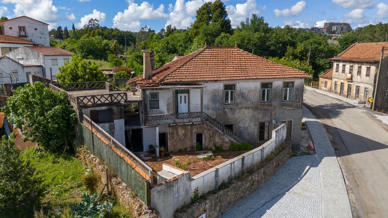 Moradia T4 para Venda em O. Azeméis, Riba-Ul, Ul, Macinhata Seixa, Madail Foto 1