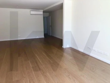 Apartamento T3 para Venda em Carcavelos e Parede
