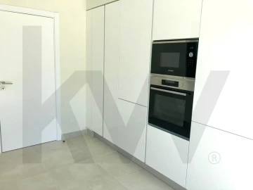 Apartamento T3 para Venda em Carcavelos e Parede