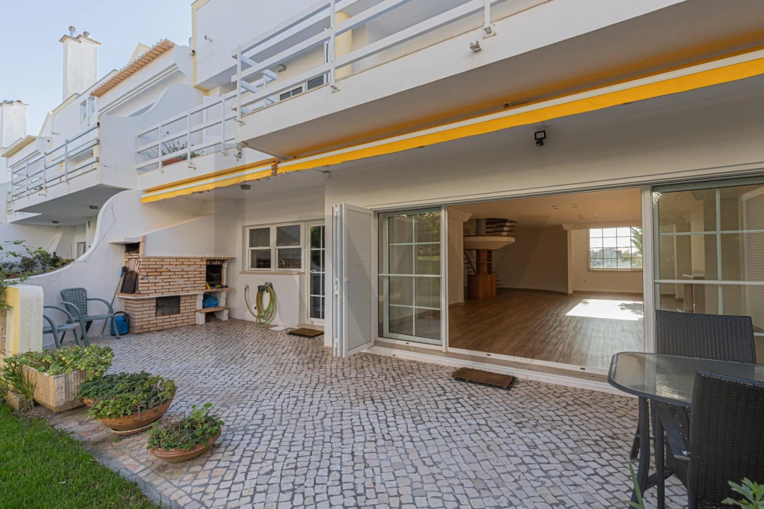 Moradia T5 para Arrendamento em Alcabideche Foto 35