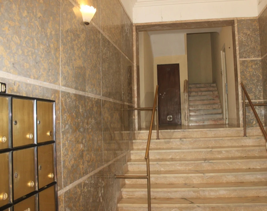 Apartamento T1 para Venda em Campo de Ourique Foto 2