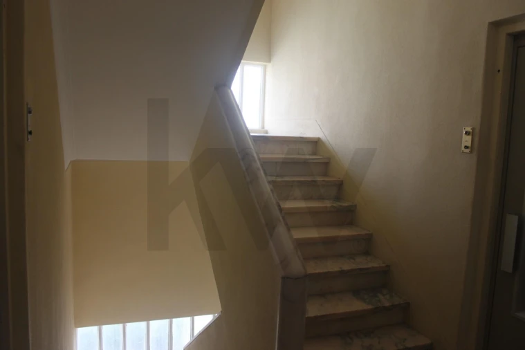 Apartamento T1 para Venda em Campo de Ourique Foto 4