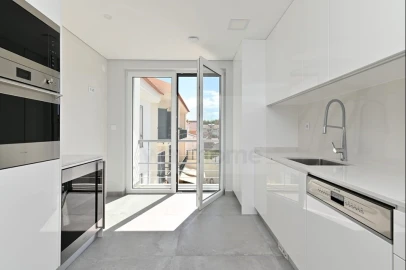 Apartamento T3 para Venda em Carcavelos e Parede