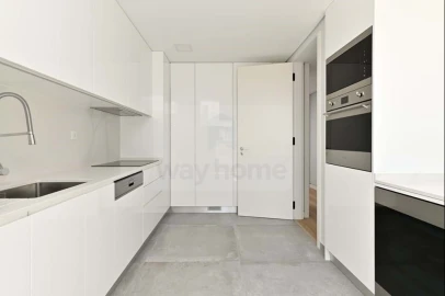 Apartamento T3 para Venda em Carcavelos e Parede