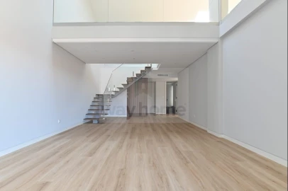 Apartamento T3 para Venda em Carcavelos e Parede
