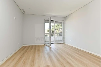 Apartamento T3 para Venda em Carcavelos e Parede