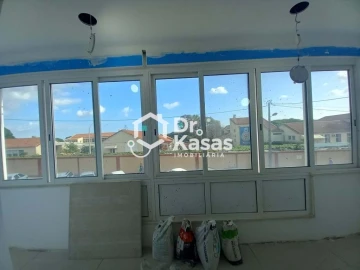 Apartamento T4 para Venda em Laranjeiro e Feijó