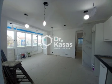 Apartamento T4 para Venda em Laranjeiro e Feijó