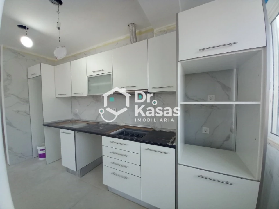 Apartamento T4 para Venda em Laranjeiro e Feijó Foto 6