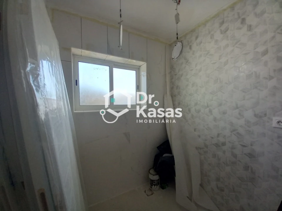 Apartamento T4 para Venda em Laranjeiro e Feijó Foto 22