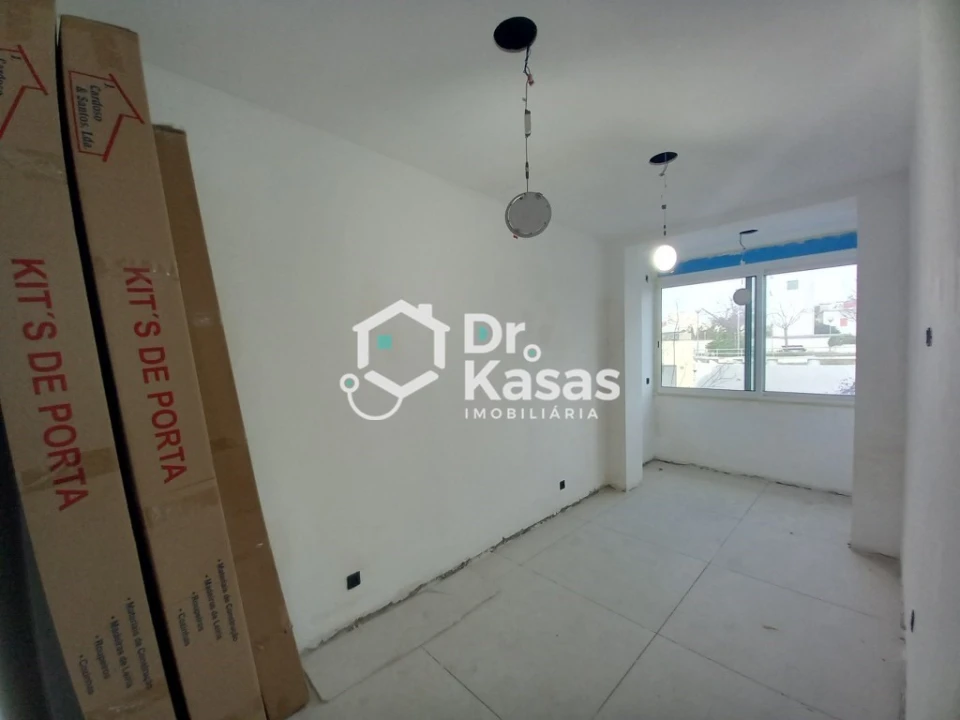 Apartamento T4 para Venda em Laranjeiro e Feijó Foto 19
