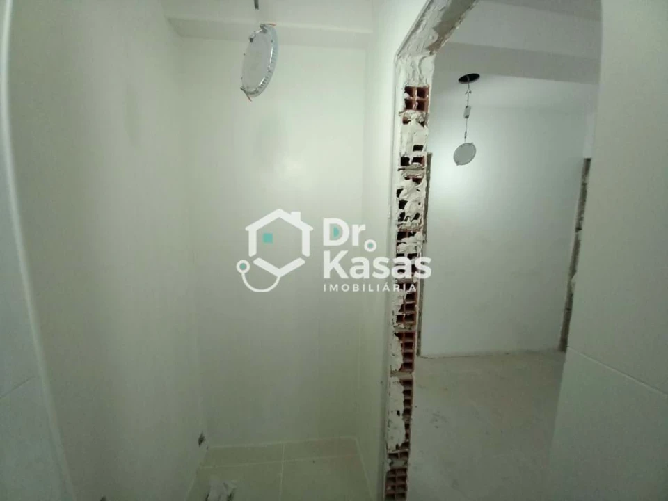 Apartamento T4 para Venda em Laranjeiro e Feijó Foto 26