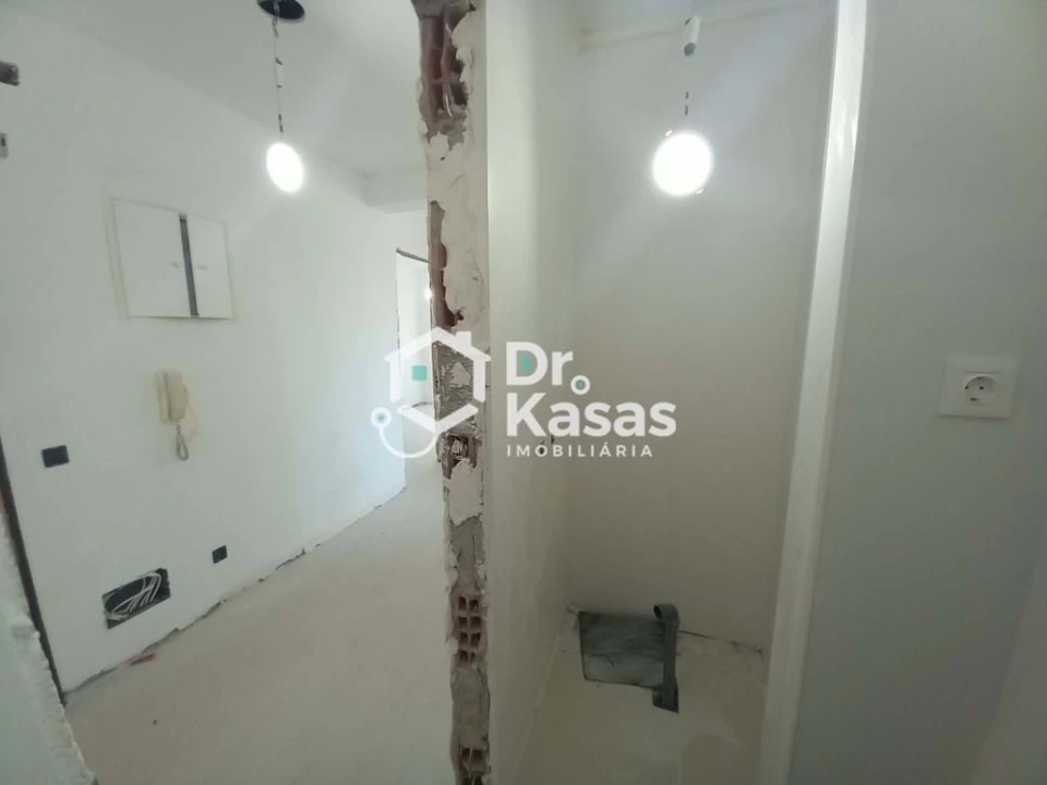 Apartamento T4 para Venda em Laranjeiro e Feijó Foto 24