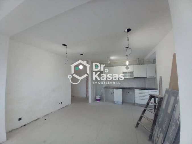 Apartamento T4 para Venda em Laranjeiro e Feijó Foto 17