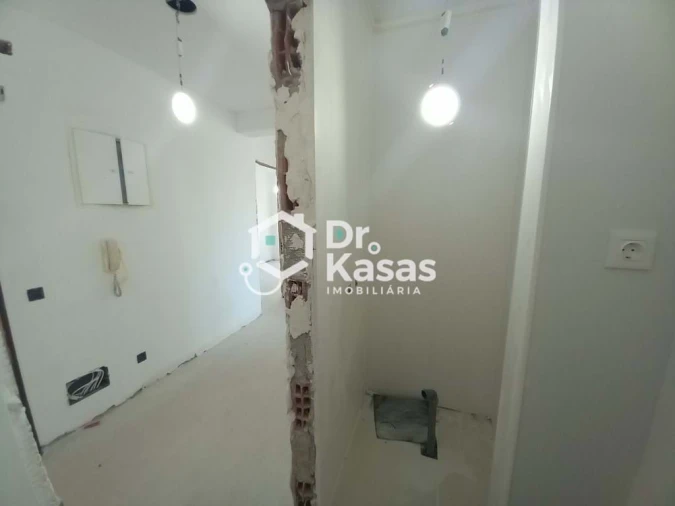 Apartamento T4 para Venda em Laranjeiro e Feijó Foto 24
