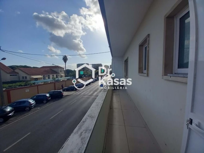 Apartamento T4 para Venda em Laranjeiro e Feijó Foto 16