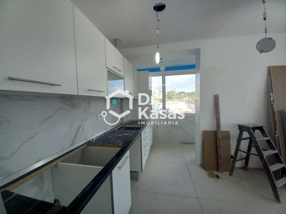 Apartamento T4 para Venda em Laranjeiro e Feijó Foto 9