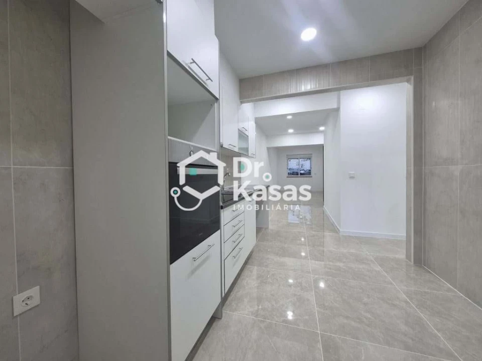 Apartamento T2 para Venda em Almada, Cova da Piedade, Pragal e Cacilhas Foto 1