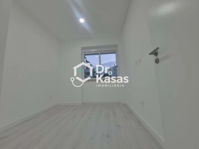 Apartamento T2 para Venda em Almada, Cova da Piedade, Pragal e Cacilhas Foto 3