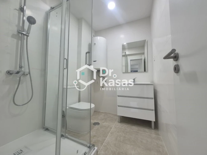 Apartamento T2 para Venda em Almada, Cova da Piedade, Pragal e Cacilhas Foto 5