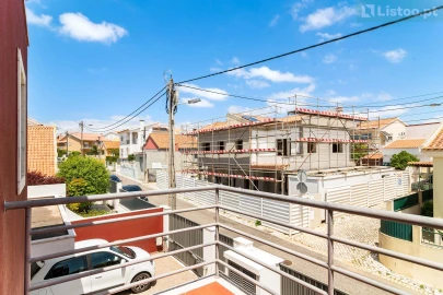 Moradia T3 para Venda em São Domingos de Rana