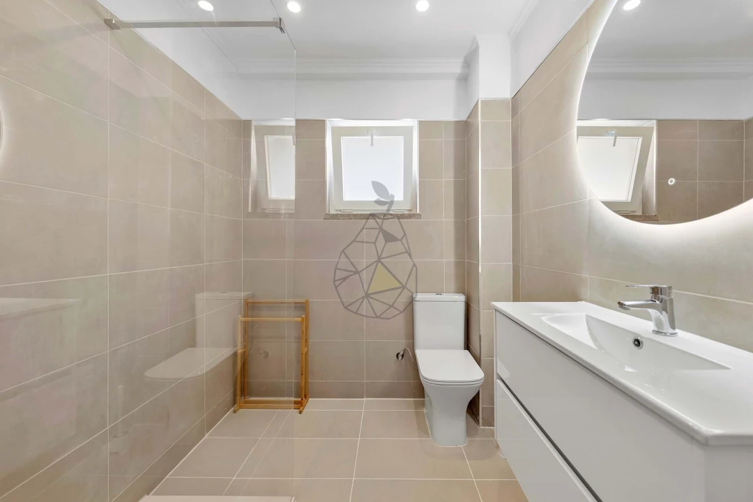 Apartamento T1 para Venda em Portimão Foto 5