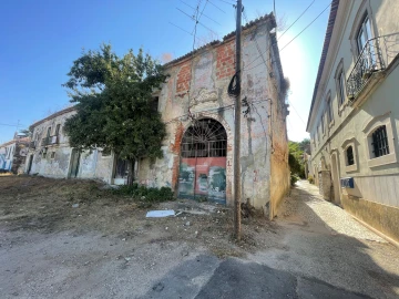 Moradia T4 para Venda em Marvila, Ribeira Santarém, São Salvador, São Nicolau