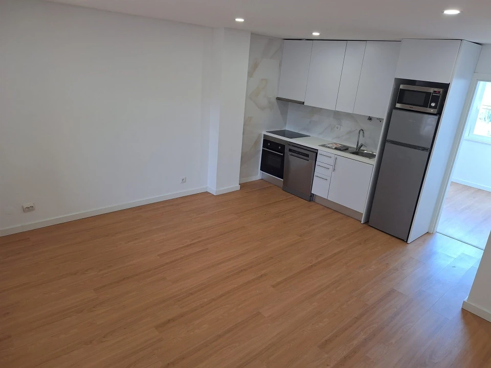 Apartamento T1 para Venda em Queluz e Belas Foto 1