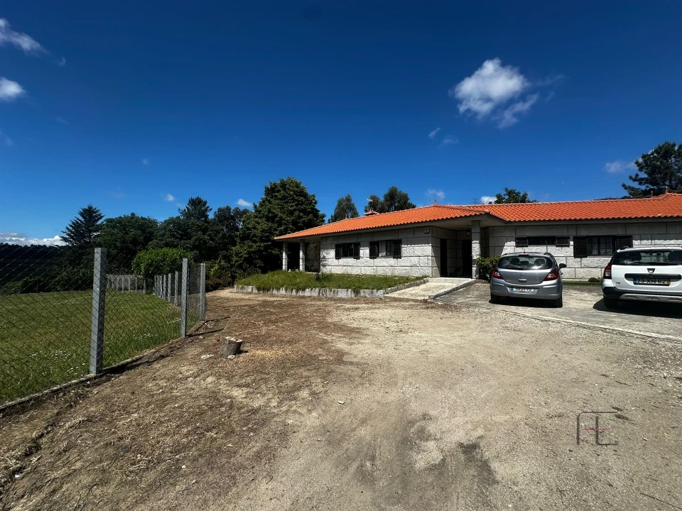 Moradia T5 para Venda em Santa Cruz do Douro e São Tomé de Covelas Foto 4