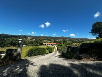 Moradia T5 para Venda em Santa Cruz do Douro e São Tomé de Covelas