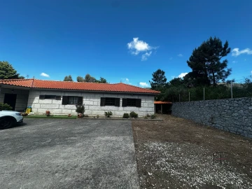 Moradia T5 para Venda em Santa Cruz do Douro e São Tomé de Covelas