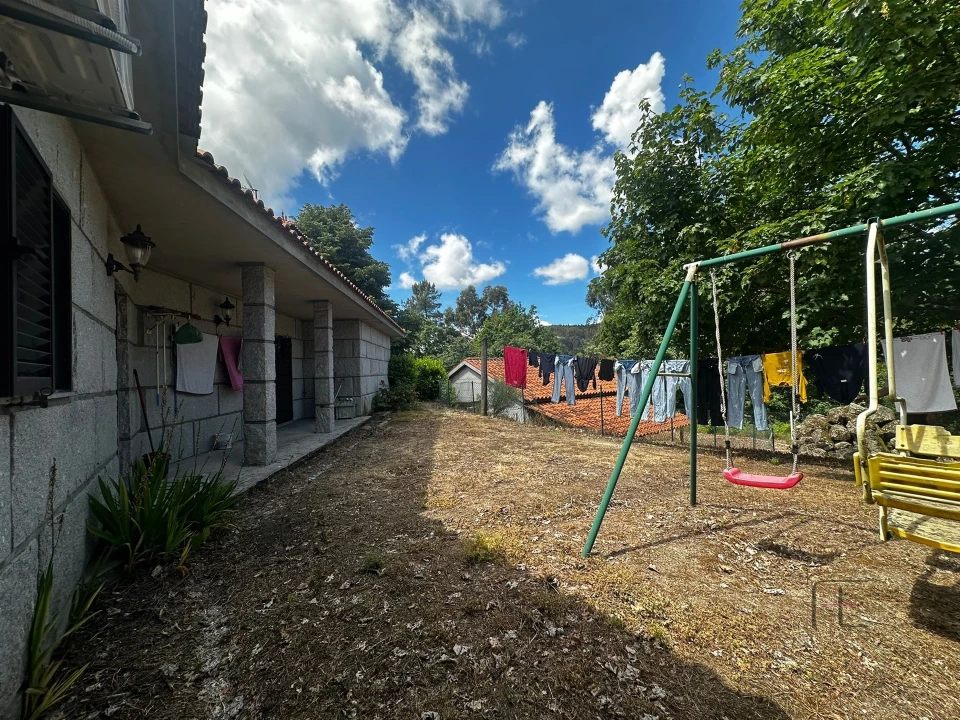 Moradia T5 para Venda em Santa Cruz do Douro e São Tomé de Covelas Foto 26