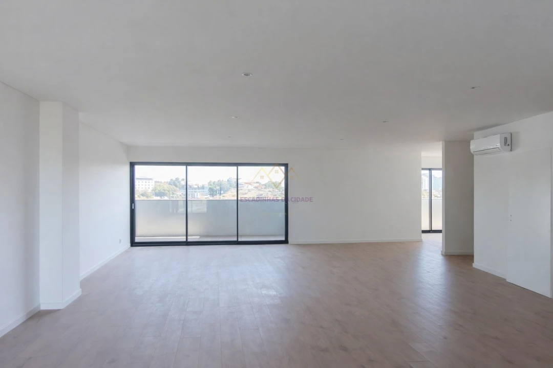 Apartamento T5 para Venda em Carnaxide e Queijas Foto 6