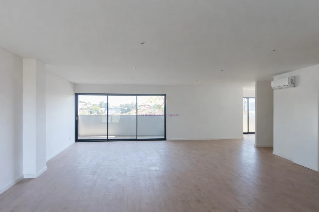 Apartamento T5 para Venda em Carnaxide e Queijas Foto 5