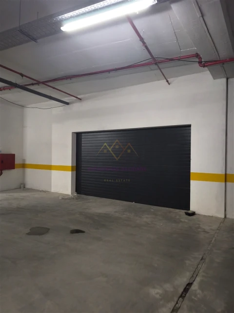 Apartamento T5 para Venda em Carnaxide e Queijas